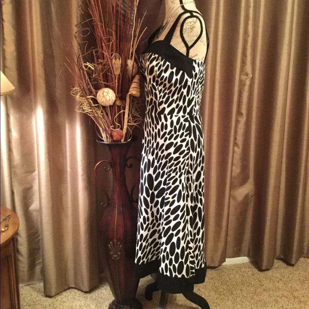 Beautiful Black & White Casual Sundress - Picture 3 of 8